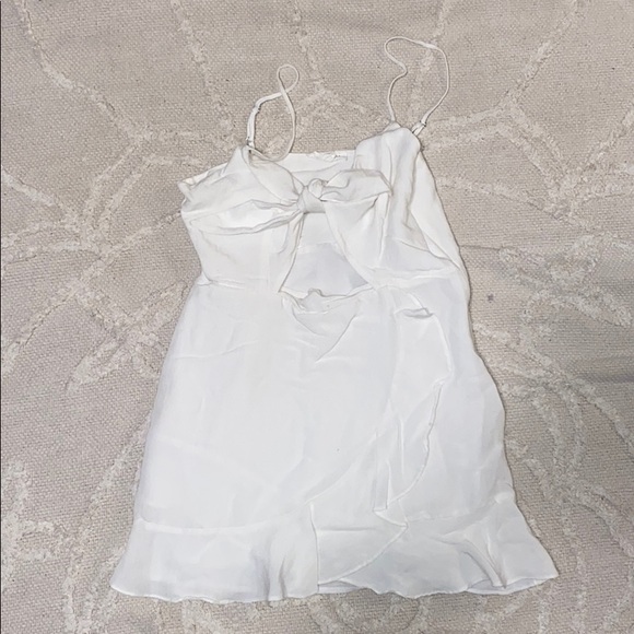 White flowy tie front dress. - Picture 1 of 2